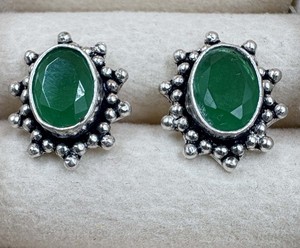 Boucles d'oreilles clous en argent sterling 925, onyx vert 8 mm, ovales, facettées, bord perlé vintage, bijoux fins faits à la main - Product Image 2