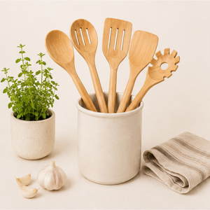 Ensemble de 4 cuillères de cuisine écologiques en bois de hêtre de qualité supérieure, ustensiles en bois résistants à la chaleur avec boucles de suspension pour la maison - Product Image 4