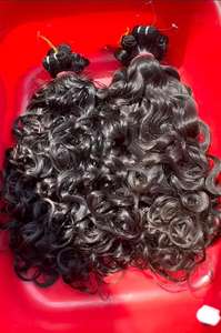 Extensions de cheveux naturels bouclés indiens humains crus de qualité supérieure alignés sans enchevêtrement 100% cheveux de couleur naturelle non transformés - Product Image 4