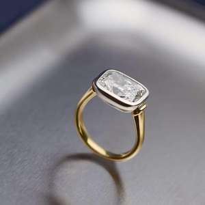 Anillo Moderno de Dos Tonos con Diamante Cultivado en Laboratorio de Corte Cojín de 3.00 CT, Oro Amarillo de 14K, Certificado IGI, Joyería de Compromiso Nupcial de Moda - Product Image 2