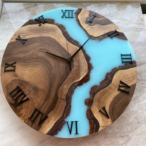 Horloge murale artisanale en bois d'acacia durable et résine époxy, avec design personnalisé pour la décoration artistique et les objets de collection - Product Image 1