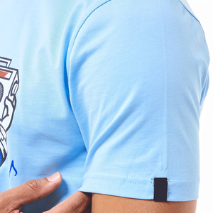 Camiseta Casual de Algodón para Hombre, Cuello Redondo, Manga Corta, Corte Regular, Color Azul Claro, con Logotipo en la Manga Izquierda - Product Image 5