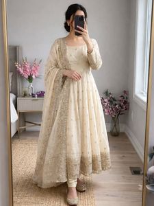Robe Georgette de style indien, richement brodée, Salwar Kameez pakistanais, Dupatta, pour fêtes et mariages, trois pièces, matériaux recyclés - Product Image 2