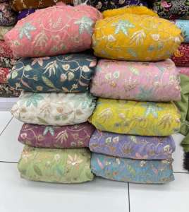 Tela Georgette Premium Fendy de Punto por Urdimbre No Tejida para Prendas de Niños y Niñas, Peso Medio, Bordado Floral con Cuentas, Ideal para Bodas - Product Image 1