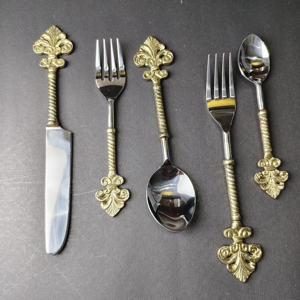 Juego de Cubiertos Vintage de 5 Piezas con Mango Dorado, Cuchillo, Tenedor para Cena, Cuchara para Cena, Tenedor para Ensalada y Cuchara para Té con Mangos Ornamentados - Product Image 2