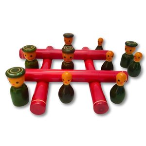 Jeu de Tic Tac Toe en bois fait main avec figurines de dessins animés, plateau rouge, jouet d'art populaire - Product Image 3