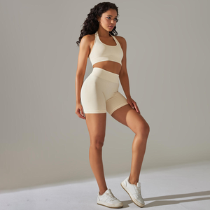 Nouveautés : Ensembles deux pièces décontractés sans couture pour femmes grandes tailles, avec logo personnalisé, design halter uni, soutien-gorge de yoga et short pour la course, la gym et le fitness - Product Image 3