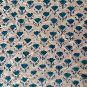 ผ้าฝ้ายพิมพ์ลายบล็อกสีครามลายดอกไม้เล็กๆ แบบบูติ |   สิ่งทอฝีมือชาวอินเดีย - Product Image 2