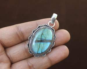 Pendentif en labradorite bleue naturelle, style bohème, bijoux en argent sterling 925, collier en pierres précieuses fait main, cadeau de Noël unique pour femmes - Product Image 6