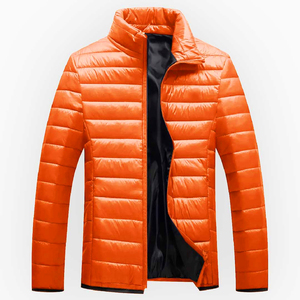Chaquetas acolchadas de moda para hombre en color negro brillante y naranja con dos bolsillos frontales, ropa casual, chaqueta acolchada de plumón para hombre para el invierno. - Product Image 1
