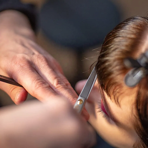 Ensemble de ciseaux de coupe de cheveux les plus vendus ciseaux de coiffeur à finition polonaise fabriqués au Pakistan - Product Image 4