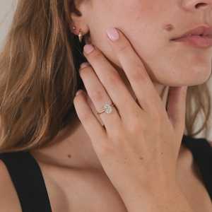 Anillo de Compromiso Solitario con Diamante Ovalado de Laboratorio, Oro Sólido de 10K, 14K, 18K, Engaste de Garras, Joyería Minimalista y Delicada, Fabricante Mayorista - Product Image 6