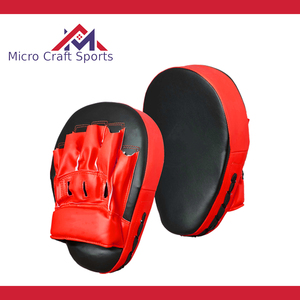 Équipement professionnel de boxe : Palettes de frappe en cuir personnalisées pour l'entraînement de boxe et d'arts martiaux – Qualité pakistanaise - Product Image 5