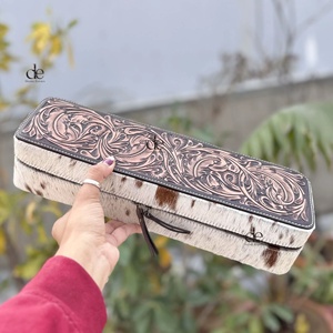 Estuche de cuero artesanal resistente al calor para rizador de pelo, estilo western, organizador perfecto para herramientas de peluquería. - Product Image 4