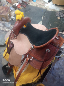 Selle d'équitation Western Pleasure Trail en cuir de vache 100% la plus vendue fabriquée à la main disponible avec jeu de punaises en vrac - Product Image 3