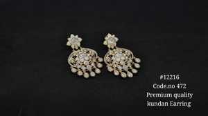 Pendientes Colgantes Kundan Verdes 12216, Pendientes Étnicos Florales de Latón Chapado en Oro, Pendientes Indios para Bodas y Fiestas para Mujeres - Product Image 2