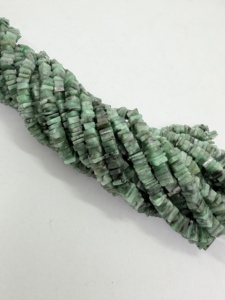 Perles de pierres précieuses en émeraude naturelle de forme carrée, 4-5 mm, environ 16 pouces de long, vente en gros par le fabricant, perles d'émeraude pour la fabrication de bijoux - Product Image 2