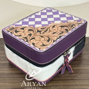 Boîte à bijoux de luxe artisanale en cuir de vachette repoussé style western, motif damier, étui de rangement pour bagues de voyage pour cowgirl, support cadeau - Product Image 1