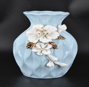 Vase élégant en céramique blanche avec motifs de feuilles turquoise en relief. Disponible à prix de gros. - Product Image 6
