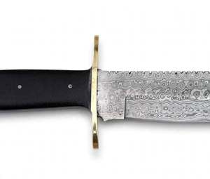 Couteau d'extérieur artisanal en acier Damas, manche en corne noire, double garde en laiton - Product Image 2