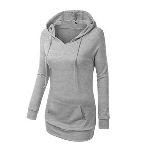 Sudadera con capucha para mujer al por mayor de Outfitize International, con abertura lateral, corte holgado, estilo casual, con impresión de logotipo personalizado, ropa al por mayor. - Product Image 2