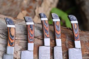 Juego de Cuchillos de Chef de Acero de Damasco de Cinco Piezas Nordic Forge con Mangos de Madera Pakka, Cuchillos de Cocina Hechos a Mano, Afilados y Duraderos, con Espiga Completa - Product Image 4