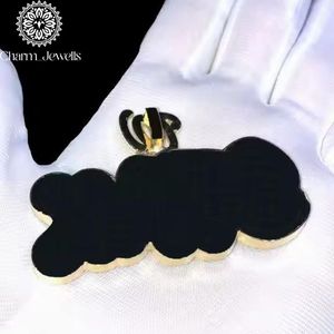 จี้ Charm_Jewells เงินแท้ 925 ชุบทอง 22K ประดับเพชรโมอิสซาไนต์ ดีไซน์ตัวอักษรฮิปฮอปสุดหรู จี้ห้อยคอแบบ Unisex ดีไซน์ฝังเพชรแบบ Bezel Setting Micro Insert - Product Image 5