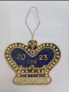 Ornement de luxe en forme de cœur brodé avec des pierres en cristal, effet 3D en relief, résistant à l'eau et respectueux de l'environnement - Product Image 2