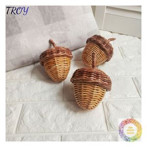 Ornement rustique en forme de gland tressé en rotin pour la décoration de l'arbre de Noël, les mariages d'hiver, les fêtes et la mise en scène de la maison pour les fêtes. - Product Image 3