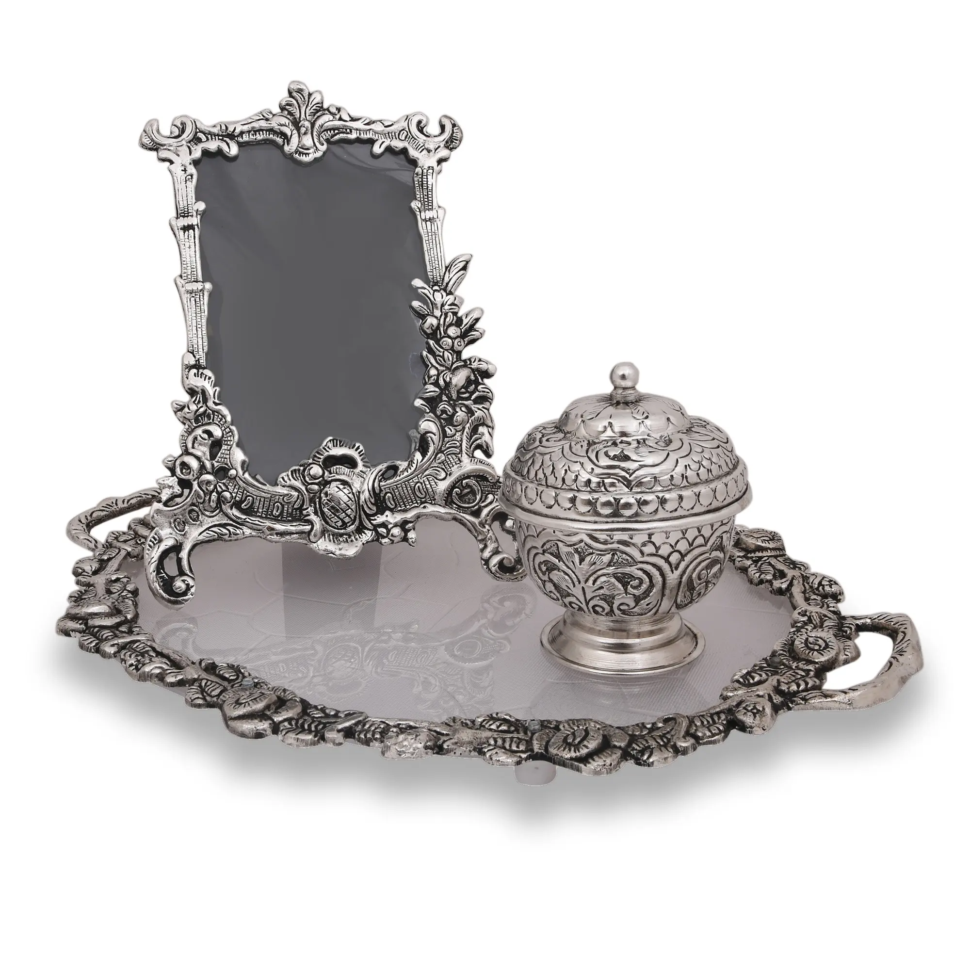 New Arrival Metal Craft Silver Plated Decorative Frame With Oval Shape Mirror Tray Best For Decoration Gifting