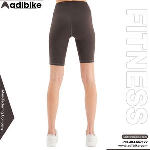Shorts de compression pour femmes, très demandés, pour la gym et le fitness, avec couleurs personnalisables, respirants et ceinture décorative à rayures avec logo. - Product Image 3