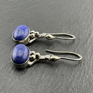 Boucles d'oreilles pendantes fantaisie en argent sterling et lapis-lazuli vintage, bijoux faits à la main avec pierres précieuses bleues, cadeau élégant pour femmes - Product Image 2