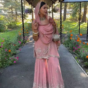 Conjunto de traje Sharara de georgette con bordado de lentejuelas, parte inferior completamente cosida y dupatta a juego, elegante atuendo para fiestas. - Product Image 1