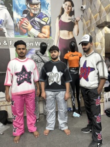 Camisetas y Pantalones Cortavientos Personalizados con Bordado Desgastado y Pedrería, Tallas Americanas, Tejido de Alto Gramaje - Product Image 5