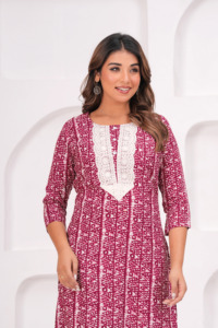 ชุดคุर्ติผ้าเรยอนสีแดงเลือดหมูพิมพ์ลายสำหรับผู้หญิง สไตล์ชาติพันธุ์ลำลอง - Product Image 2