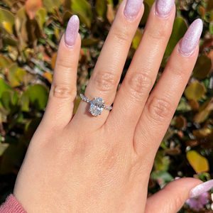 Anillo de Diamante Cultivado en Laboratorio de Corte Ovalado de 2.40 Quilates, Oro Blanco de 14k con Baño de Rodio, Clásico para Compromiso y Boda, Gran Venta - Product Image 2