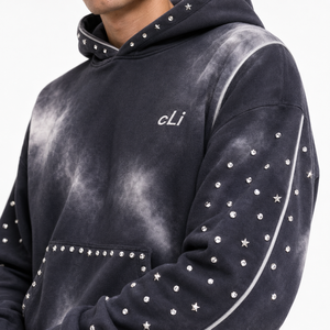 Conjunto coordinado de sudadera con capucha oversize de hombros caídos y ribetes, con lavado ácido personalizado, pedrería estilo Y2K, y joggers de pierna ancha de felpa de algodón de alto gramaje. - Product Image 4