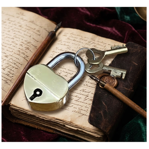Candado de Latón con Forma de Corazón, Candado de Latón Personalizado con Acabado Pulido para Parejas, Recuerdo Romántico para Votos de Boda - Product Image 1