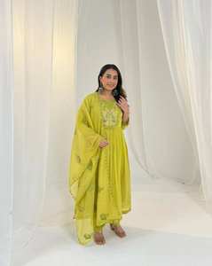 Conjunto Tradicional de 3 Piezas de Seda y Algodón para Mujer, Estilo Sharara Gharara, Bordado Indio, Listo para Usar, Diseño de Diseñador - Product Image 4