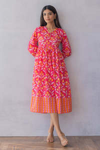 Vestido midi de algodón rosa y naranja con cuello anudado, corte en A y manga tres cuartos para mujer, con tela ligera y estilo moderno. - Product Image 5
