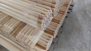 Precio Económico Directo de Fábrica, Mango de Madera de Pino de Alta Calidad, Palo de Madera Duradero para Escoba, Mopa, Cepillo, OEM ODM Disponible - Product Image 5
