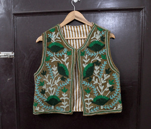 Veste courte en velours brodée Suzani, style bohème, pour femmes, disponible au meilleur prix - Product Image 1