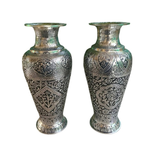 Vase décoratif en métal, motif floral en relief, pour table ou sol, fait main, ornemental, pour la maison, le jardin ou les événements - Product Image 5