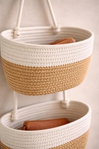 Cestas colgantes de macramé de dos niveles, ideales para organizar artículos diarios y como almacenamiento de pared funcional que ahorra espacio, procedentes de la India. - Product Image 6