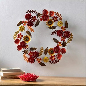Vibrante Corona Floral Metálica Adornada con Flores Coloridas, Hojas de Bronce y Lindas Mariquitas, Decoración Lúdica para Pared de Jardín en Otoño - Product Image 2