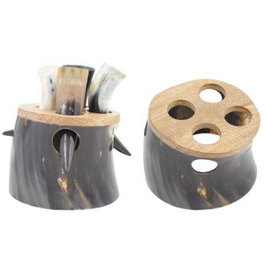 Corne à boire Viking sculptée antique de forme naturelle, en matériau organique poli de qualité supérieure, durable, religieuse, à motif animalier, avec support - Product Image 6