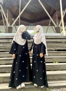 Abayas élégantes et modestes brodées à la main pour femmes - Product Image 2