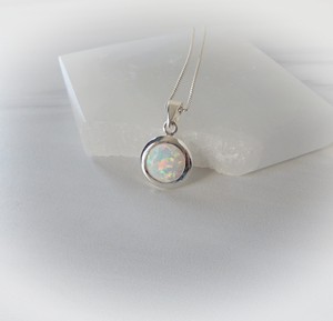 Collier en opale blanche, pendentif ovale en argent sterling, bijou pierre de naissance d'octobre, cadeau élégant pour elle - Product Image 6