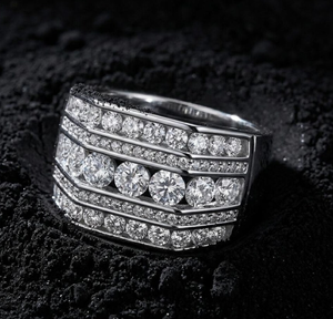 Anillo de Moissanita para Hombre, Estilo Hip Hop, Ancho, Geométrico, Tipo Cóctel, con Corte Brillante Redondo y Engaste de Bisel, Plata de Lujo - Product Image 1