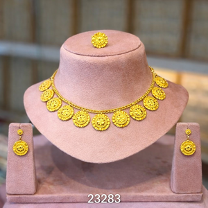Conjunto de collar floral tradicional chapado en oro con aretes a juego |   Joyería nupcial india al por mayor, modelo 23283 - Product Image 1